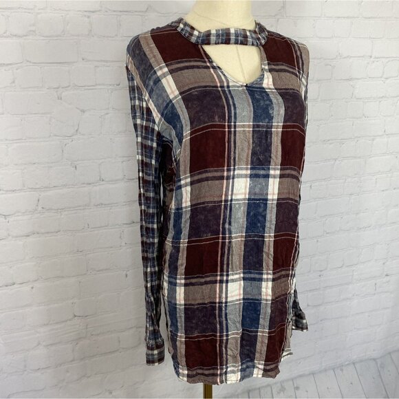 ⭐ 3/$15 Maurices Large Blue Red Plaid Keyhole Long Sleeve Top - Picture 2 of 7